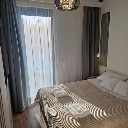 Nad Samym Jeziorem Ukiel Vidok Golden דירה